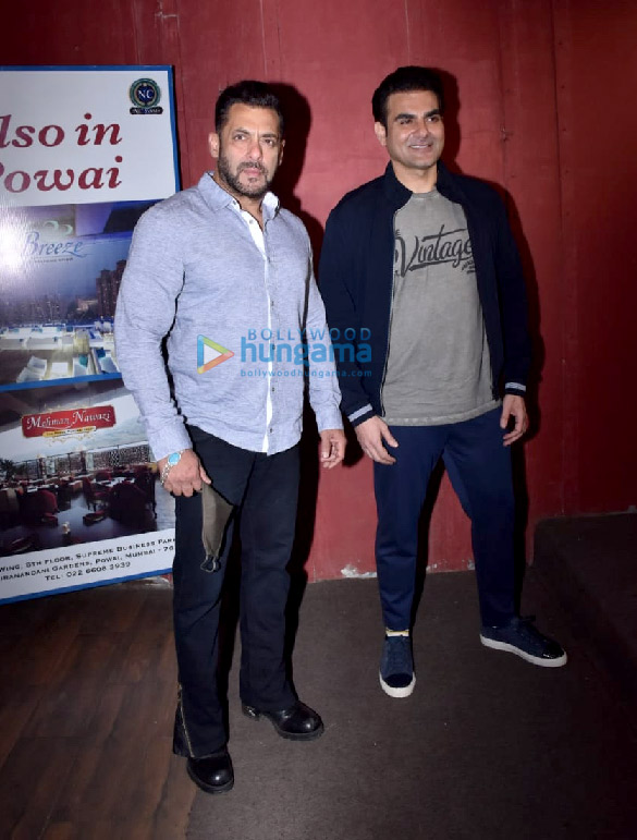 Photos: Salman Khan snapped for Arbaaz Khan’s chat show in Juhu Photos: Salman Khan snapped for Arbaaz Khan’s chat show in Juhu