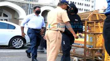 Photos: Shah Rukh Khan spotted at Gateway Of India