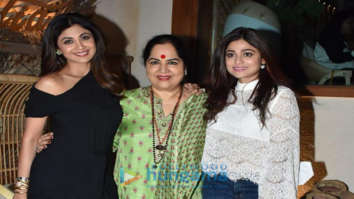 Photos: Shilpa Shetty, Shamita Shetty and others snapped at Bastian in Worli