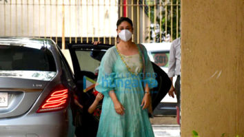 Photos: Kareena Kapoor Khan and Randhir Kapoor spotted at Karisma Kapoor’s house