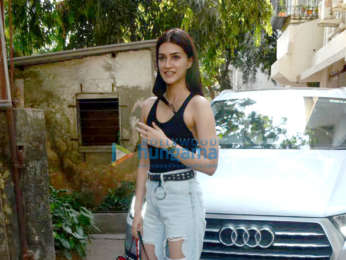 Photos: Kriti Sanon snapped at a salon in Juhu