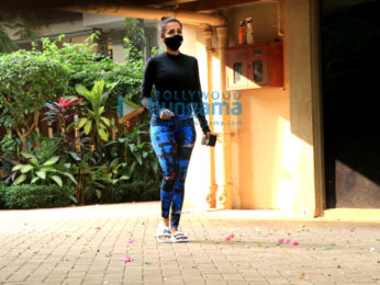 Photos: Malaika Arora snapped at Kareena Kapoor Khan's house in Bandra
