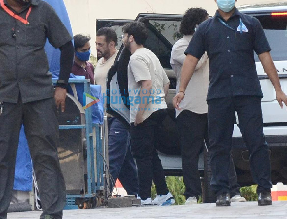 Photos: Salman Khan snapped at YRF studios in Andheri Photos: Salman Khan snapped at YRF studios in Andheri