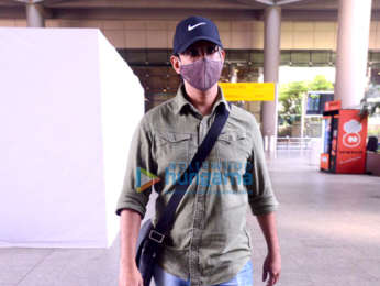 Photos: Sophie Choudry, Kanika Kapoor, Rohit Roy and others snapped at the airport