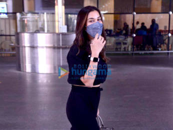 Photos: Sophie Choudry, Kanika Kapoor and Rohit Roy snapped at the airport