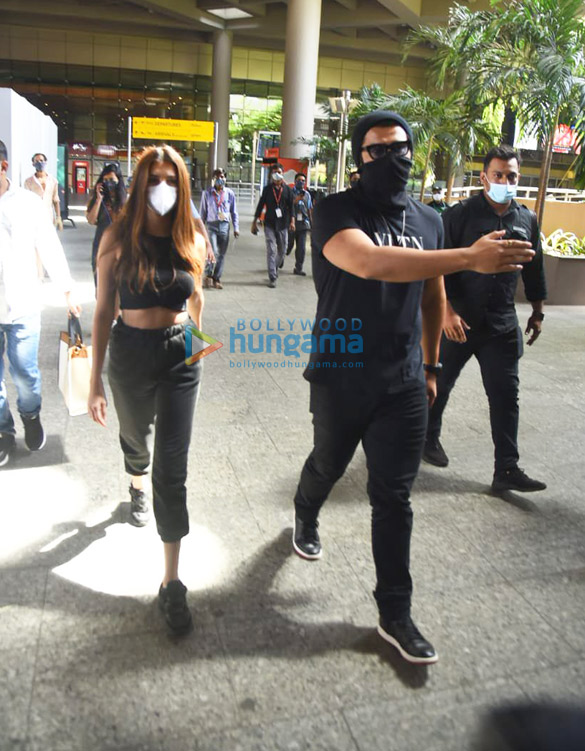 Photos: Tara Sutaria, Arjun Kapoor, Raai Laxmi and others snapped at the airport Photos: Tara Sutaria, Arjun Kapoor, Raai Laxmi and others snapped at the airport