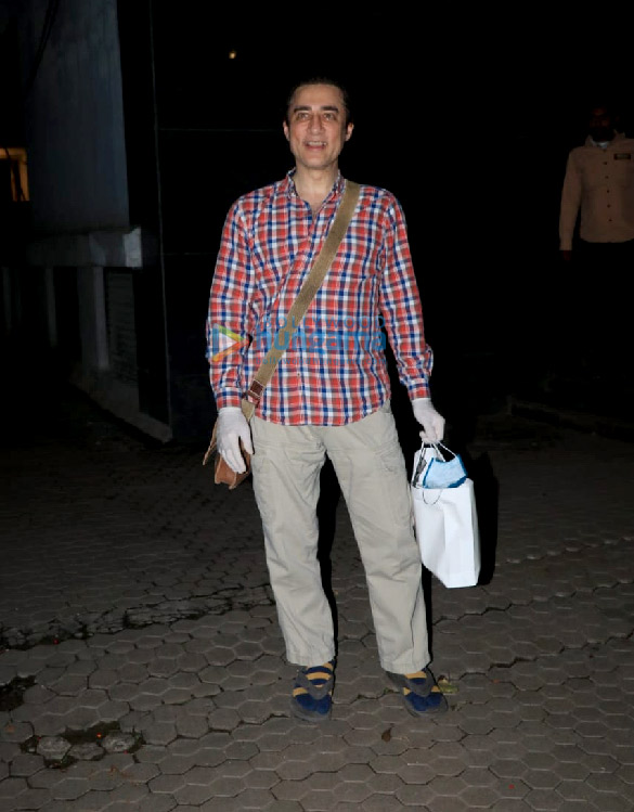 Photos: Faisal Khan snapped at a clinic in Bandra Photos: Faisal Khan snapped at a clinic in Bandra