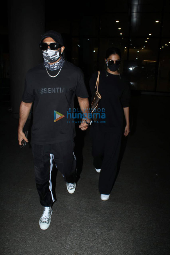 Photos: Ranveer Singh, Deepika Padukone, Nora Fatehi and others snapped at the airport Photos: Ranveer Singh, Deepika Padukone, Nora Fatehi and others snapped at the airport