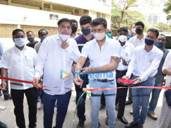 Photos: Sonu Nigam snapped at blood donation camp in Juhu