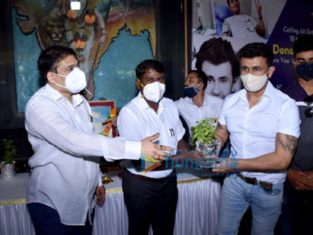 Photos: Sonu Nigam snapped at blood donation camp in Juhu
