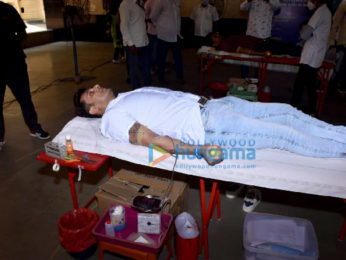 Photos: Sonu Nigam snapped at blood donation camp in Juhu