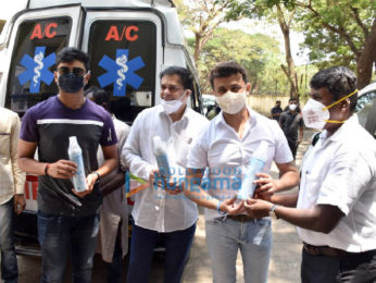 Photos: Sonu Nigam snapped at blood donation camp in Juhu