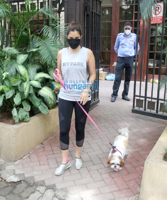 Photos: Sophie Choudry and Aisha Sharma spotted in Bandra Photos: Sophie Choudry and Aisha Sharma spotted in Bandra