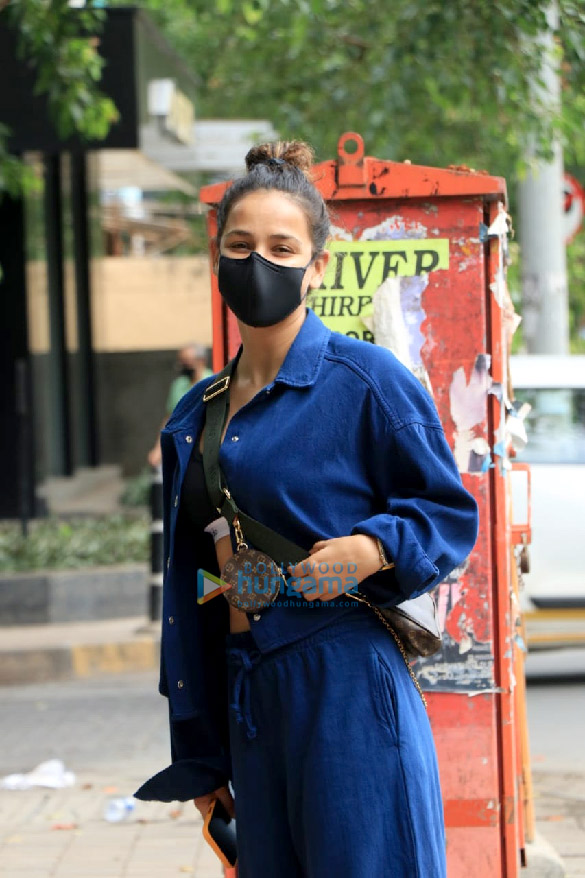 Photos: Aisha Sharma snapped in Bandra Photos: Aisha Sharma snapped in Bandra