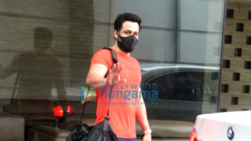 Photos: Emraan Hashmi spotted at gym in Bandra