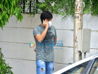 Photos: Huma Qureshi, Apurva Agnihotri, Ashish Chowdhry and others snapped at Mandira Bedi's husband Raj Kaushal's funeral in Bandra