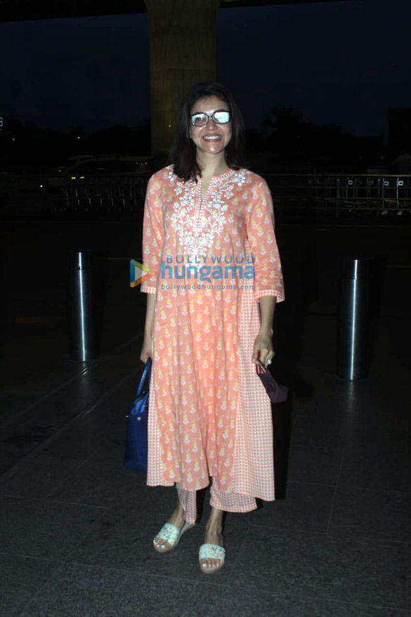 Photos: Kajal Aggarwal snapped at the airport Photos: Kajal Aggarwal snapped at the airport