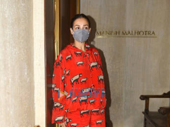 Photos: Kareena Kapoor Khan, Malaika Arora, Karisma Kapoor, and Amrita Arora snapped at Manish Malhotra's house in Bandra