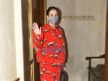 Photos: Kareena Kapoor Khan, Malaika Arora, Karisma Kapoor, and Amrita Arora snapped at Manish Malhotra's house in Bandra