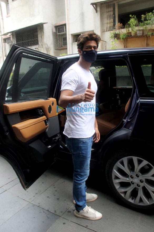 Photos: Vicky Kaushal spotted at Santacruz Photos: Vicky Kaushal spotted at Santacruz