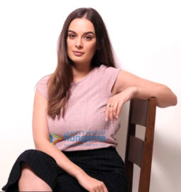 Celeb Photos Of Evelyn Sharma