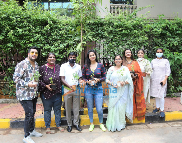 Photos: Bappa B Lahiri, Dr. Mickey Mehta and Rupali Suri join BMC’s Be A Tree Parent Mega Vriksha Campaign Photos: Bappa B Lahiri, Dr. Mickey Mehta and Rupali Suri join BMC’s Be A Tree Parent Mega Vriksha Campaign