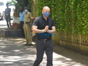 Photos: Celebs arrives at Dilip Kumar's residence to pay their last respects