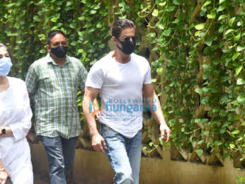 Photos: Celebs arrives at Dilip Kumar's residence to pay their last respects