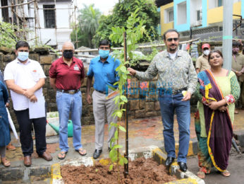 Photos: Gulshan Grover snapped with Vishvas Mote, Dr. Anusha Srinivasan Iyer, Vedant Gill at BMC's Be A Tree Parent MEGA Vriksha Campaign