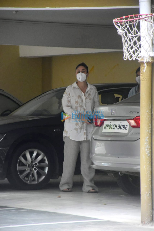 Photos: Kareena Kapoor Khan and Taimur Ali Khan spotted in Bandra Photos: Kareena Kapoor Khan and Taimur Ali Khan spotted in Bandra