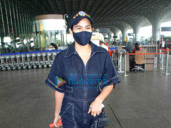 Photos: Sara Ali Khan and Sussanne Khan snapped at the airport