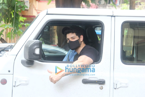 Photos: Sooraj Pancholi spotted in his new car in Bandra Photos: Sooraj Pancholi spotted in his new car in Bandra