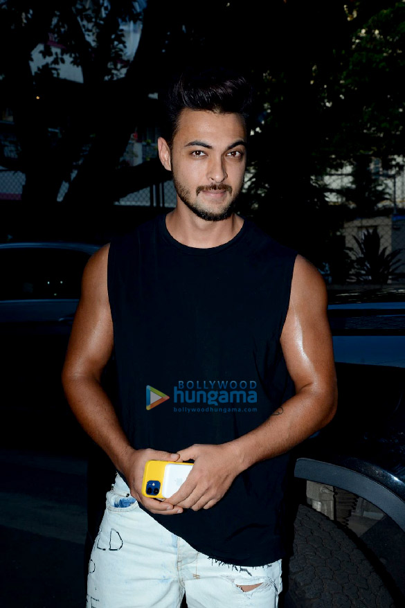 Photos: Aayush Sharma and Sophie Choudry snapped at in Bandra Photos: Aayush Sharma and Sophie Choudry snapped at in Bandra