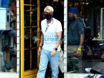 Photos: Arjun Rampal snapped at a Bandra pet shop