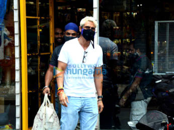 Photos: Arjun Rampal snapped at a Bandra pet shop
