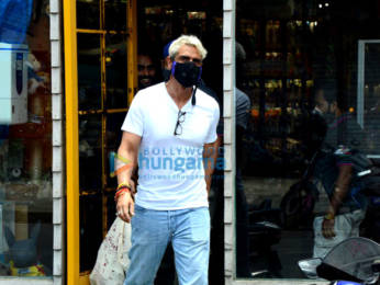 Photos: Arjun Rampal snapped at a Bandra pet shop