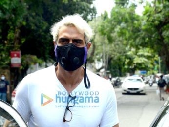 Photos: Arjun Rampal snapped at a Bandra pet shop