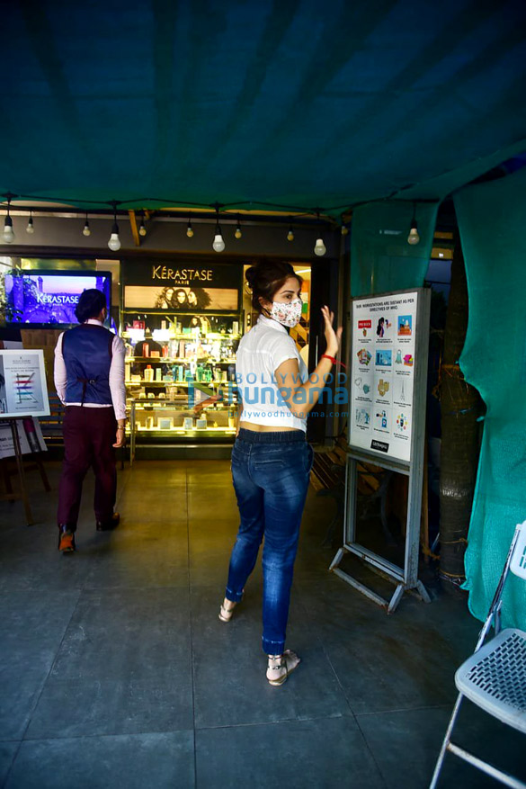 Photos: Rhea Chakraborty snapped at Geetanjali salon in Juhu