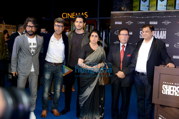 Photos: Sidharth Malhotra, Kiara Advani and Vikram Batra’s family snapped at the screening of Shershaah in New Delhi Photos: Sidharth Malhotra, Kiara Advani and Vikram Batra’s family snapped at the screening of Shershaah in New Delhi