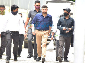Photos: Sunny Deol, Pooja Bhatt and Shreya Dhanwanthary snapped post shoot in Juhu