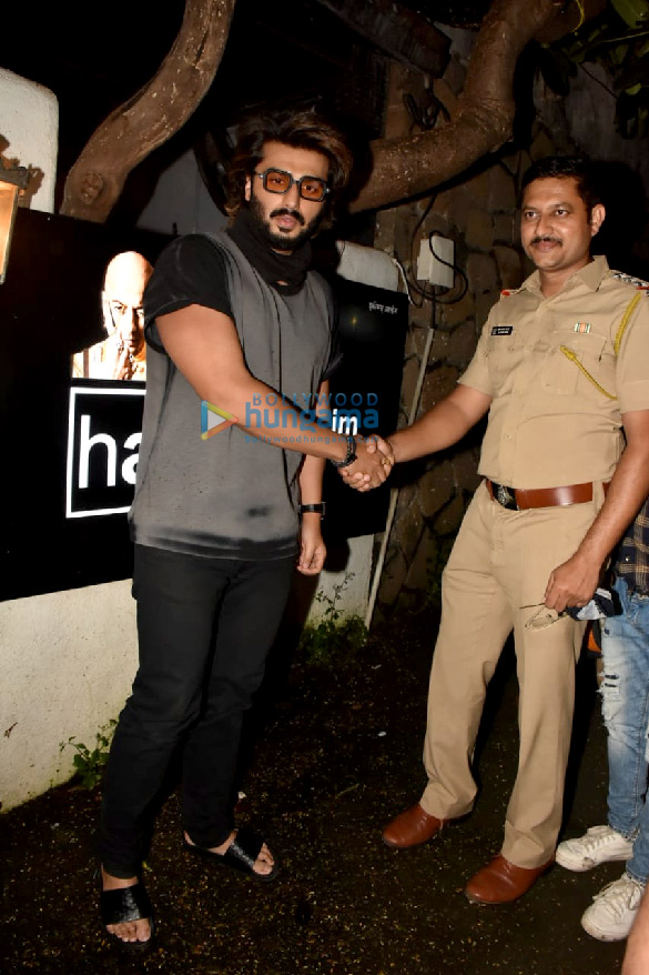 Photos: Arjun Kapoor snapped at Hakim’s Aalim salon in Bandra Photos: Arjun Kapoor snapped at Hakim’s Aalim salon in Bandra