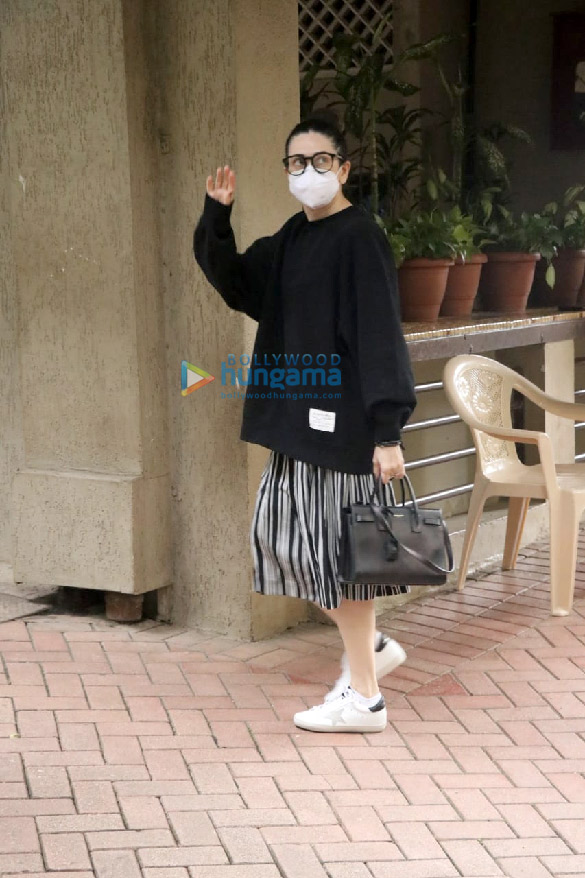 Photos: Karisma Kapoor, Karan Johar and Manish Malhotra snapped at Kareena Kapoor Khan’s house in Bandra Photos: Karisma Kapoor, Karan Johar and Manish Malhotra snapped at Kareena Kapoor Khan’s house in Bandra