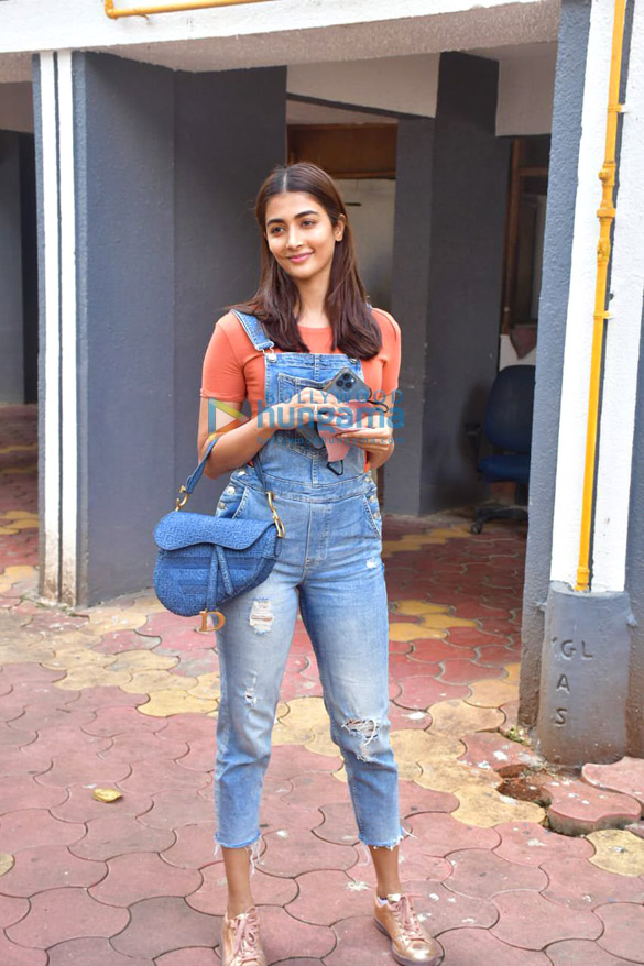 Photos: Pooja Hegde spotted at dubbing studio Photos: Pooja Hegde spotted at dubbing studio