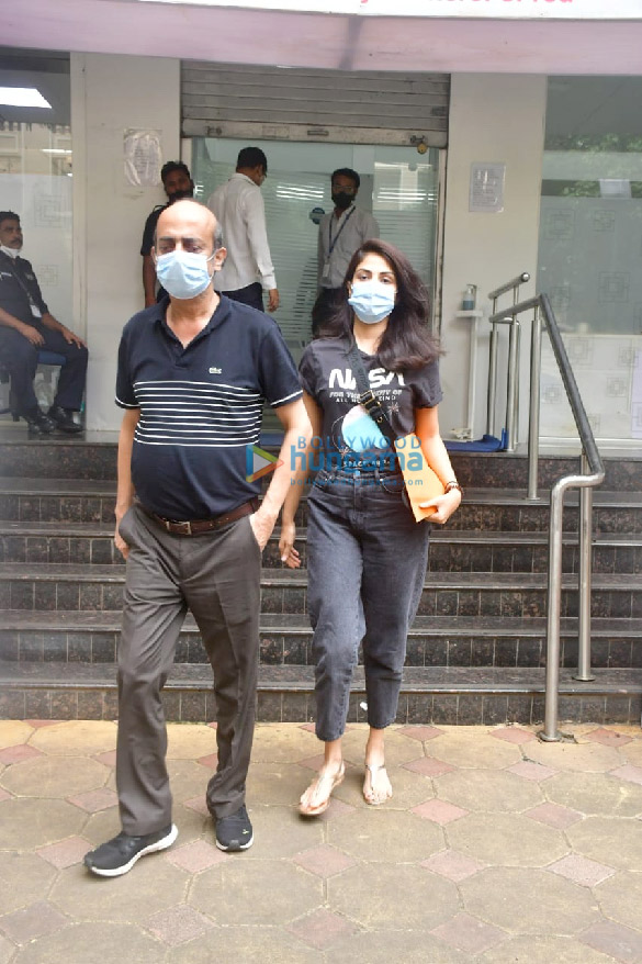 Photos: Rhea Chakraborty and her father spotted at HDFC Bank in Bandra Photos: Rhea Chakraborty and her father spotted at HDFC Bank in Bandra