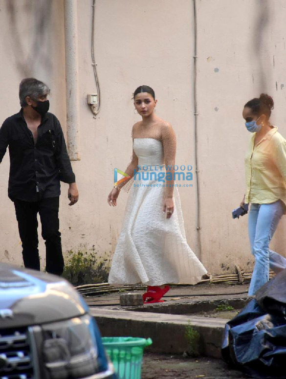 Photos: Alia Bhatt spotted at Mehboob Studios Photos: Alia Bhatt spotted at Mehboob Studios