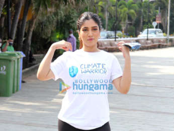 Photos: Bhumi Pednekar snapped participating in the Beach Cleanup drive at Carter Road, Bandra