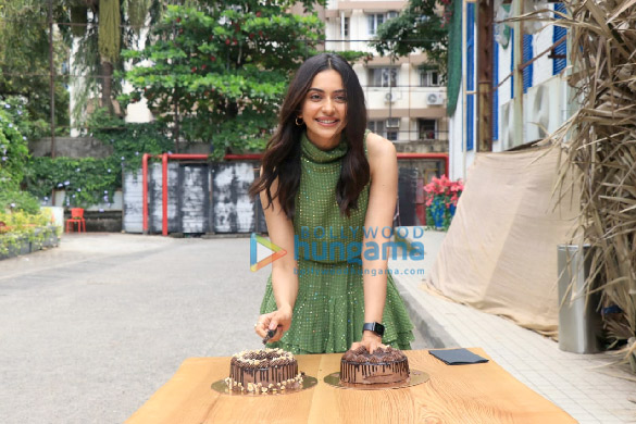Photos: Rakul Preet Singh celebrates her birthday at Bastian in Worli Photos: Rakul Preet Singh celebrates her birthday at Bastian in Worli