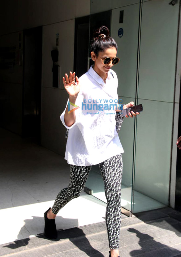 Photos: Rakul Preet Singh spotted in Santacruz Photos: Rakul Preet Singh spotted in Santacruz