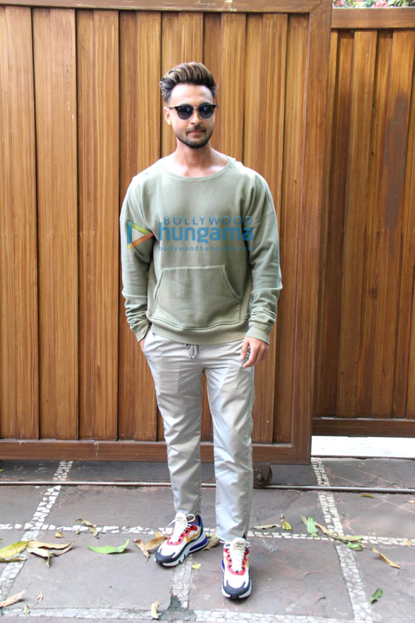Photos: Aayush Sharma and Mahima Makwana spotted promoting Antim – The Final Truth Photos: Aayush Sharma and Mahima Makwana spotted promoting Antim – The Final Truth