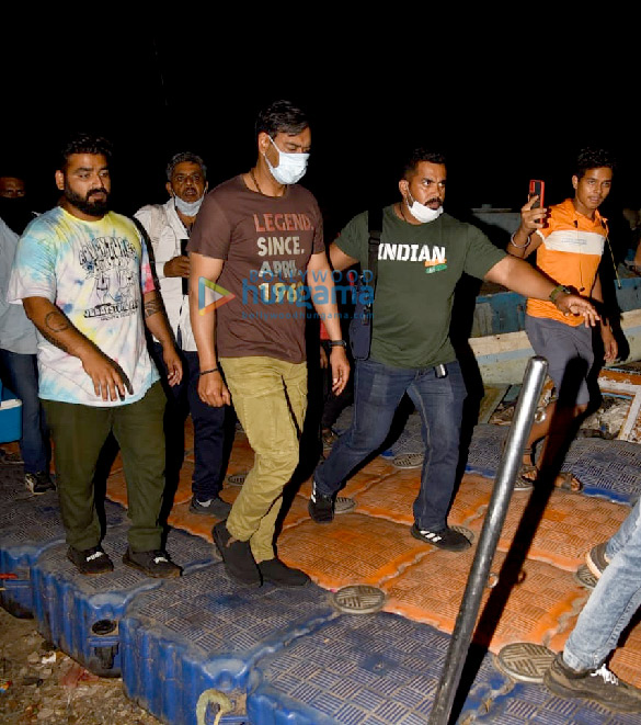 Photos: Ajay Devgn snapped at Versova Jetty Photos: Ajay Devgn snapped at Versova Jetty